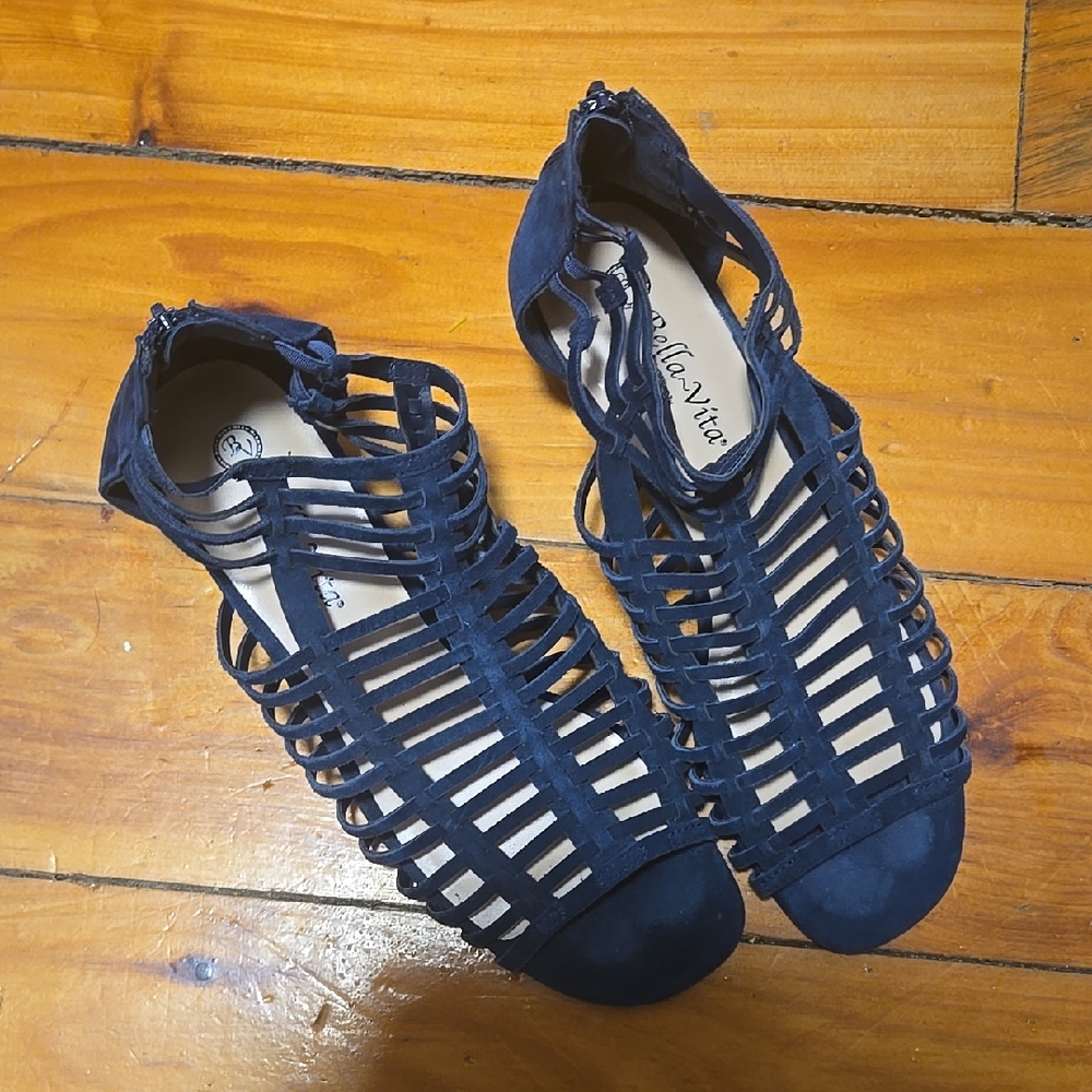 Bella Vita Women's Black Strappy Sandals Size 9.5 Blue NEW Leather